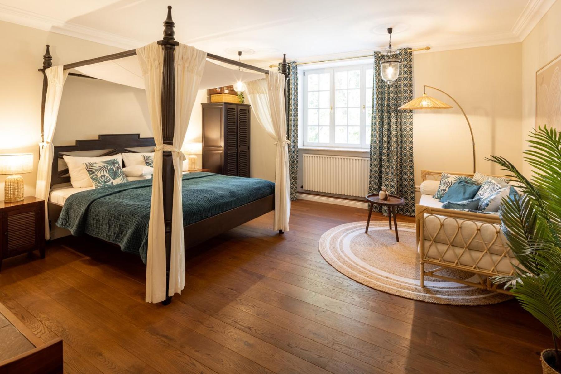 Schloss Hertefeld & Hertefeldhof 4*